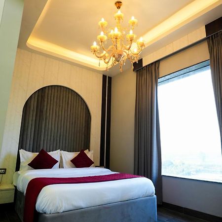 Hotel Adsan Heights Gajraula Εξωτερικό φωτογραφία