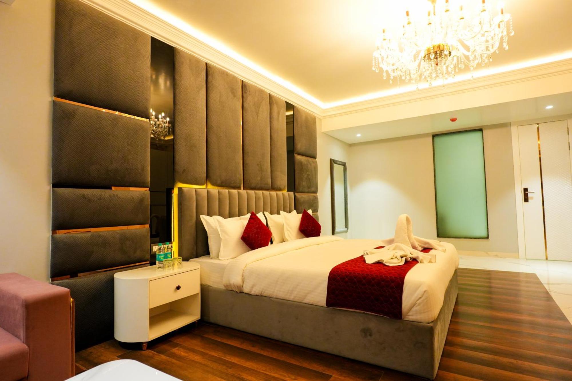 Hotel Adsan Heights Gajraula Εξωτερικό φωτογραφία