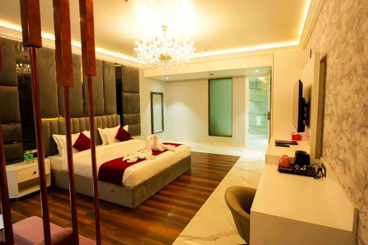 Hotel Adsan Heights Gajraula Εξωτερικό φωτογραφία
