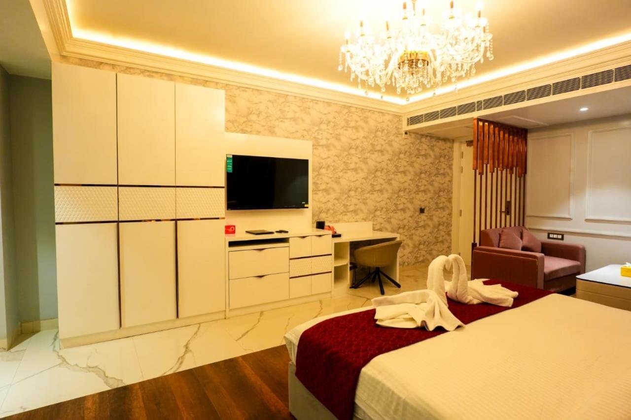 Hotel Adsan Heights Gajraula Εξωτερικό φωτογραφία
