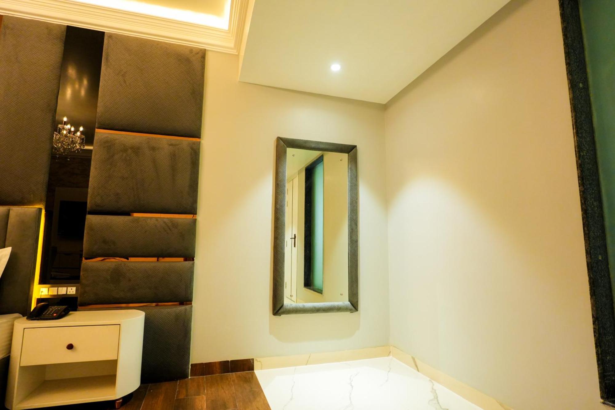 Hotel Adsan Heights Gajraula Εξωτερικό φωτογραφία