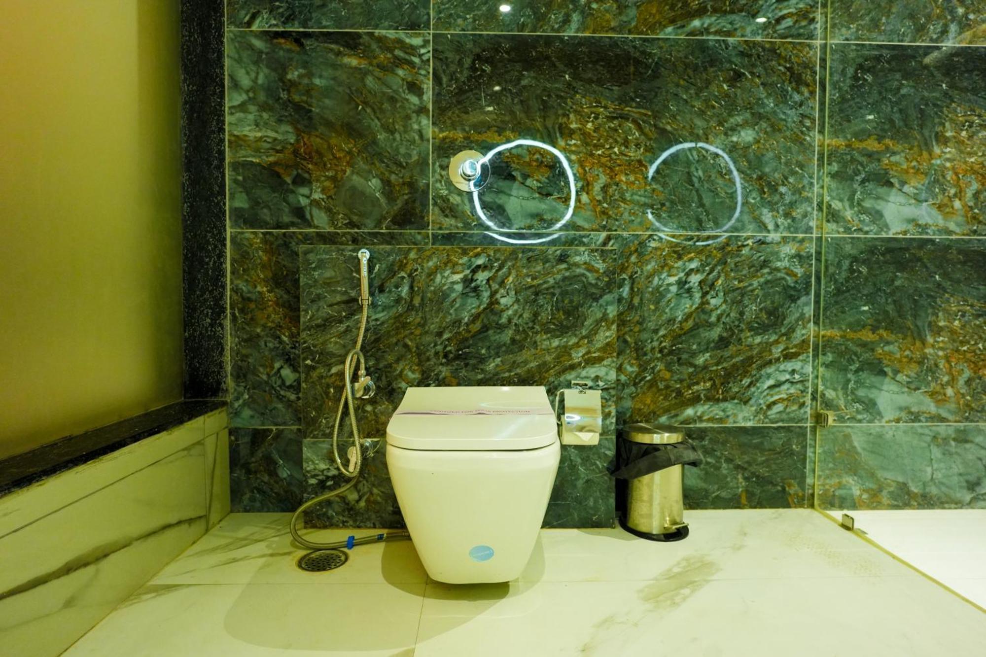 Hotel Adsan Heights Gajraula Εξωτερικό φωτογραφία