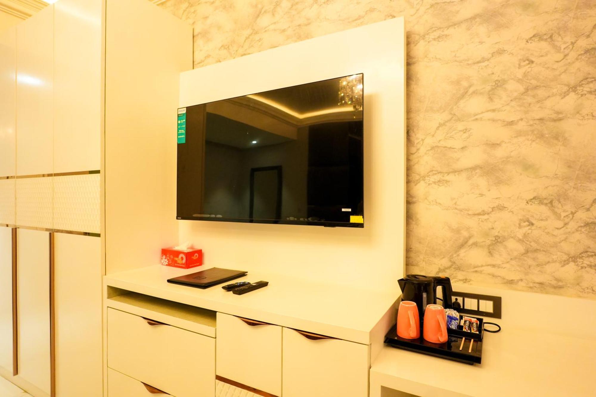 Hotel Adsan Heights Gajraula Εξωτερικό φωτογραφία