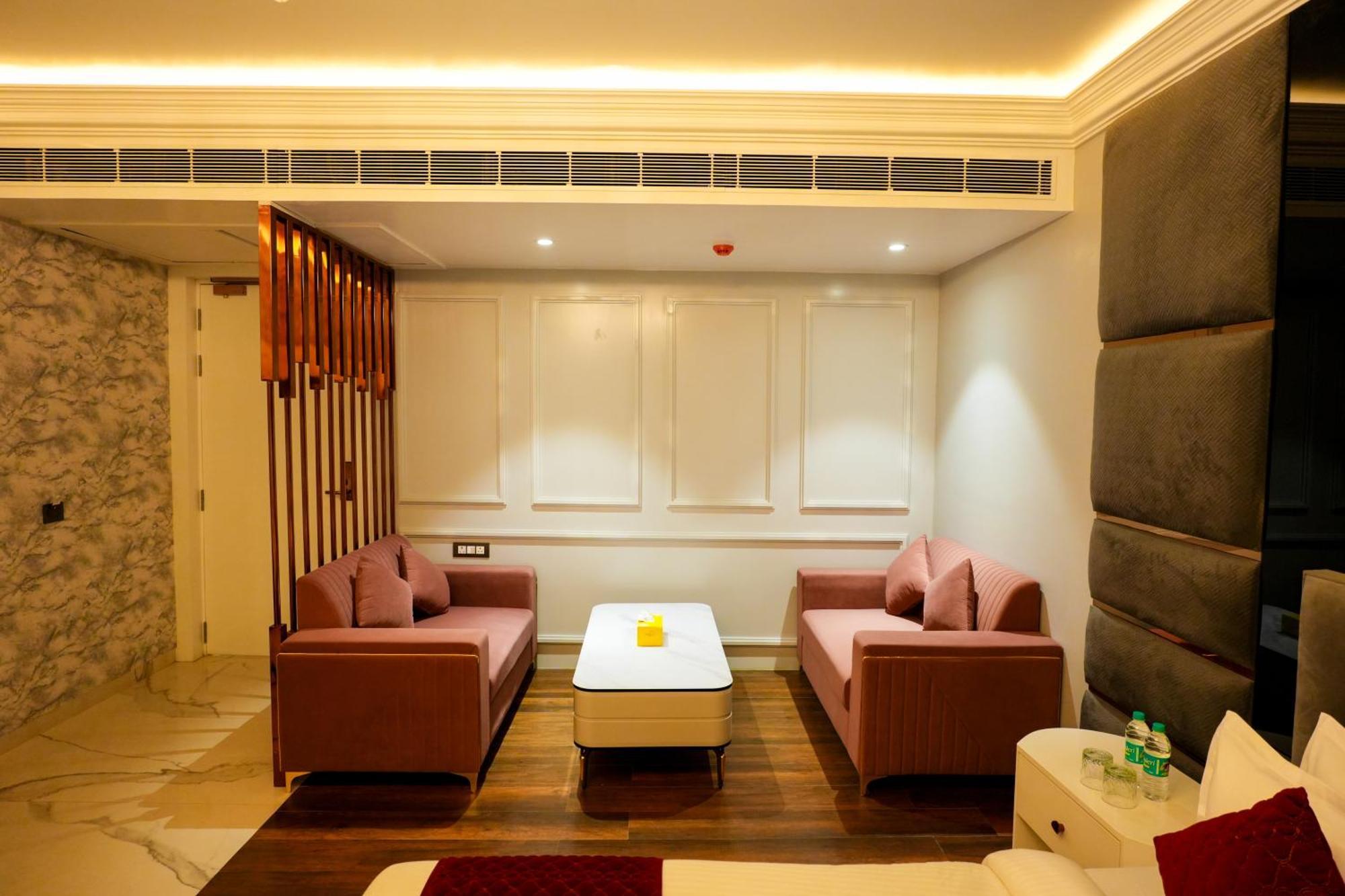 Hotel Adsan Heights Gajraula Εξωτερικό φωτογραφία