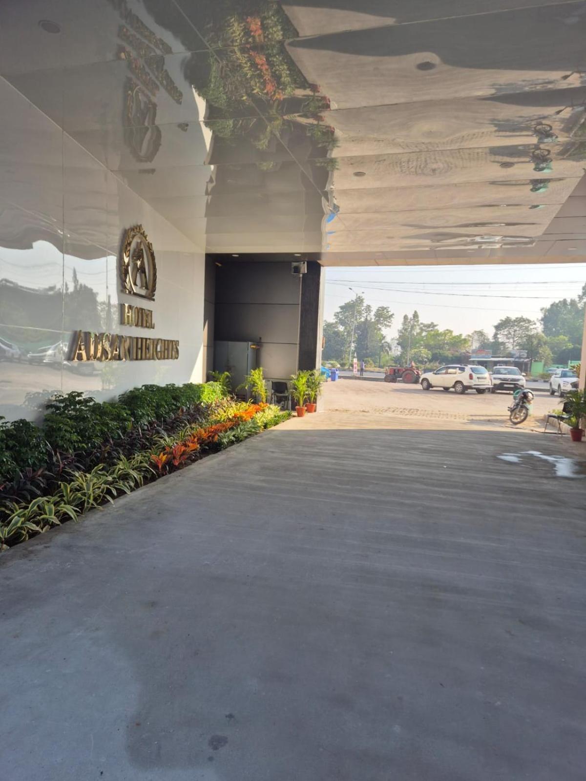 Hotel Adsan Heights Gajraula Εξωτερικό φωτογραφία