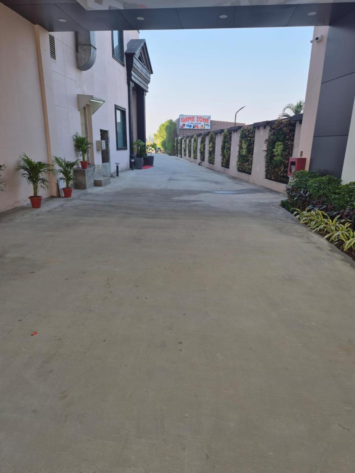 Hotel Adsan Heights Gajraula Εξωτερικό φωτογραφία
