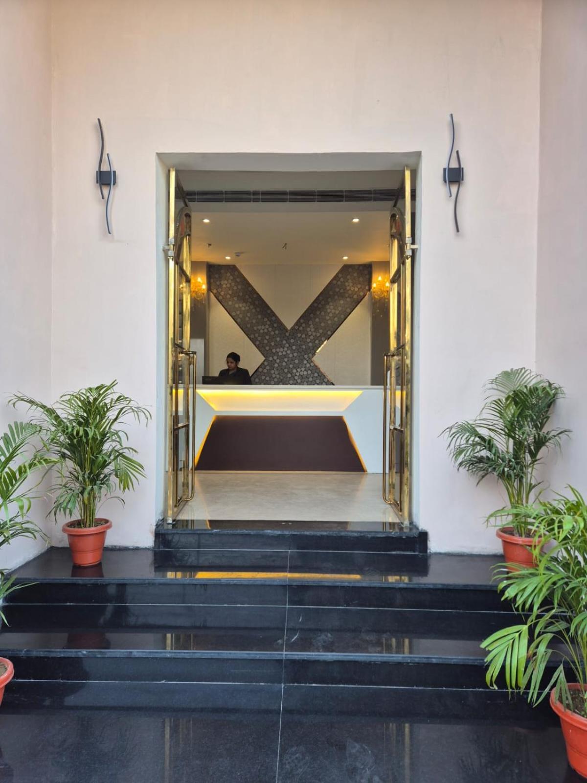 Hotel Adsan Heights Gajraula Εξωτερικό φωτογραφία