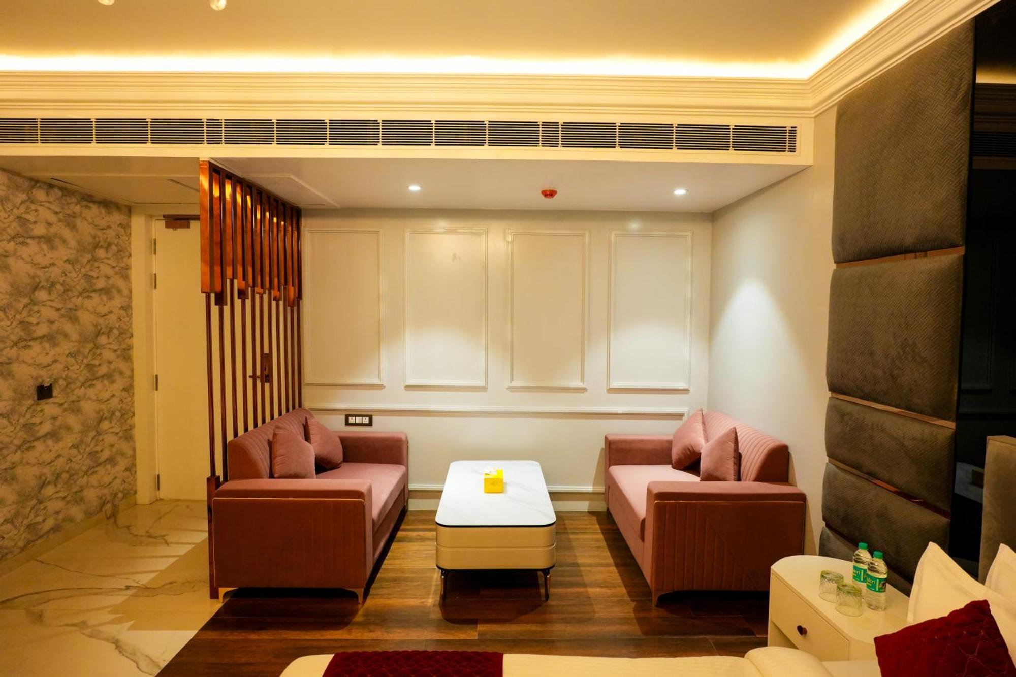 Hotel Adsan Heights Gajraula Εξωτερικό φωτογραφία