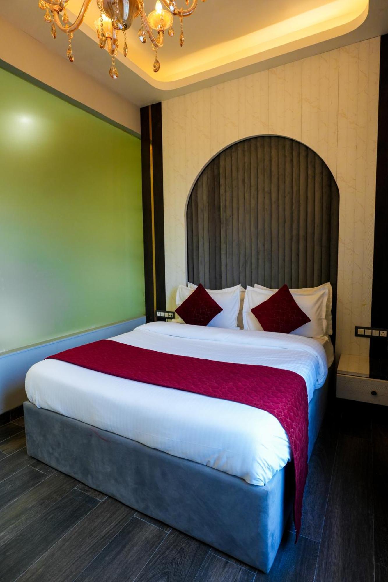 Hotel Adsan Heights Gajraula Εξωτερικό φωτογραφία